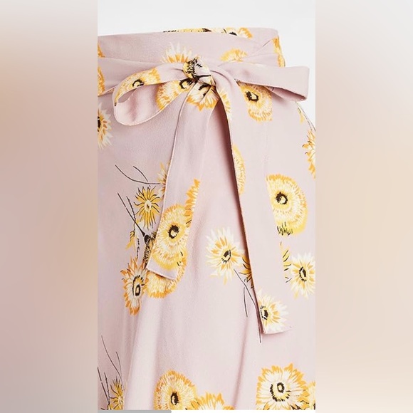 Madewell
Twiggy Floral Midi Wrap Skirt - Picture 2 of 6